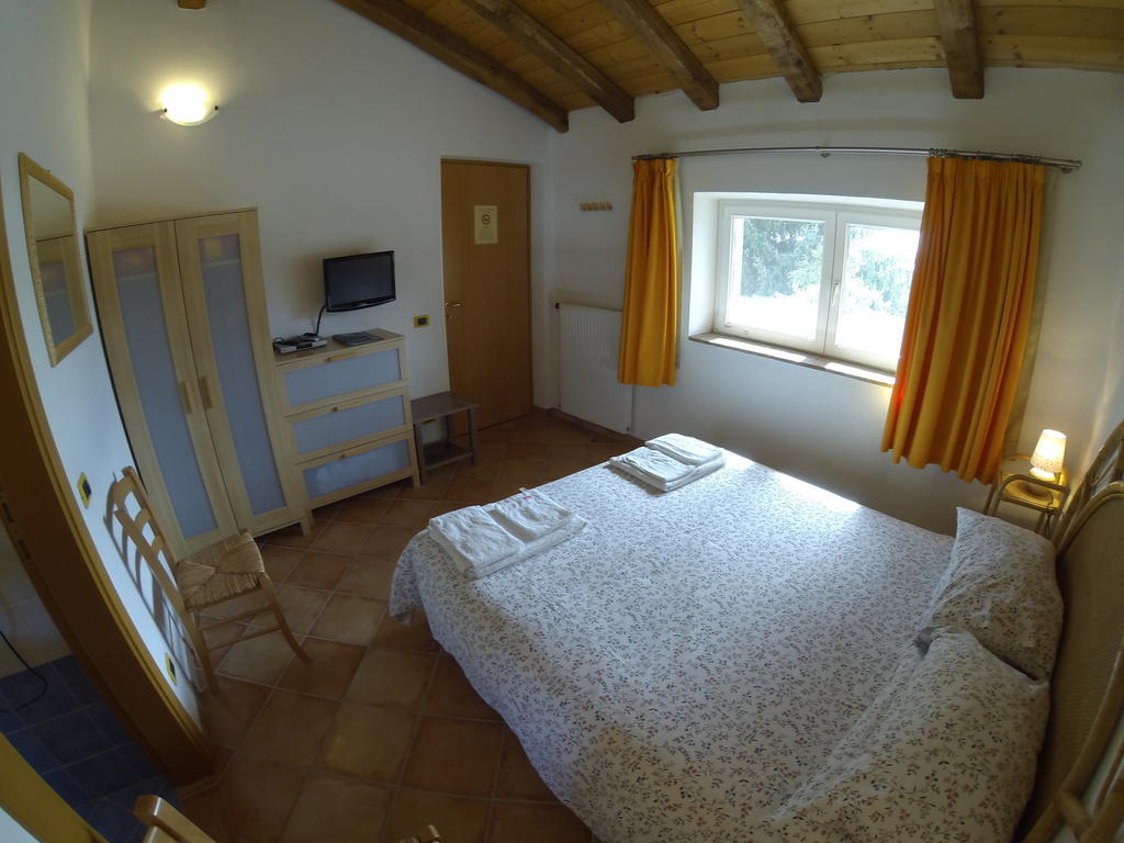 Al Campo Di Sotto Bed & Breakfast Buia Eksteriør billede