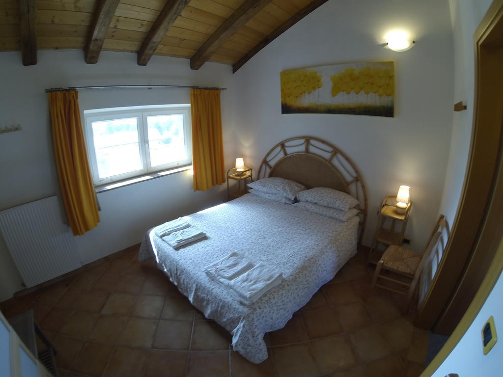 Al Campo Di Sotto Bed & Breakfast Buia Eksteriør billede