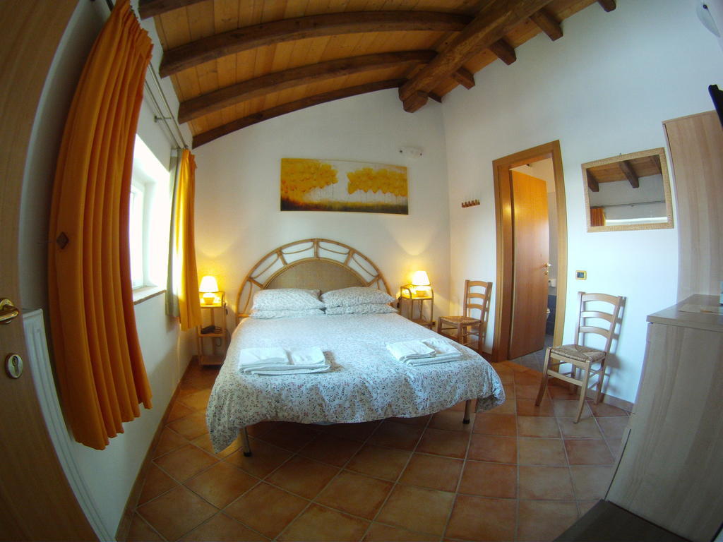 Al Campo Di Sotto Bed & Breakfast Buia Eksteriør billede