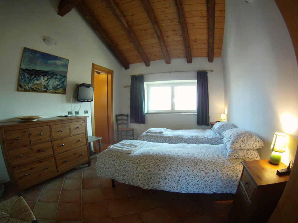 Al Campo Di Sotto Bed & Breakfast Buia Eksteriør billede