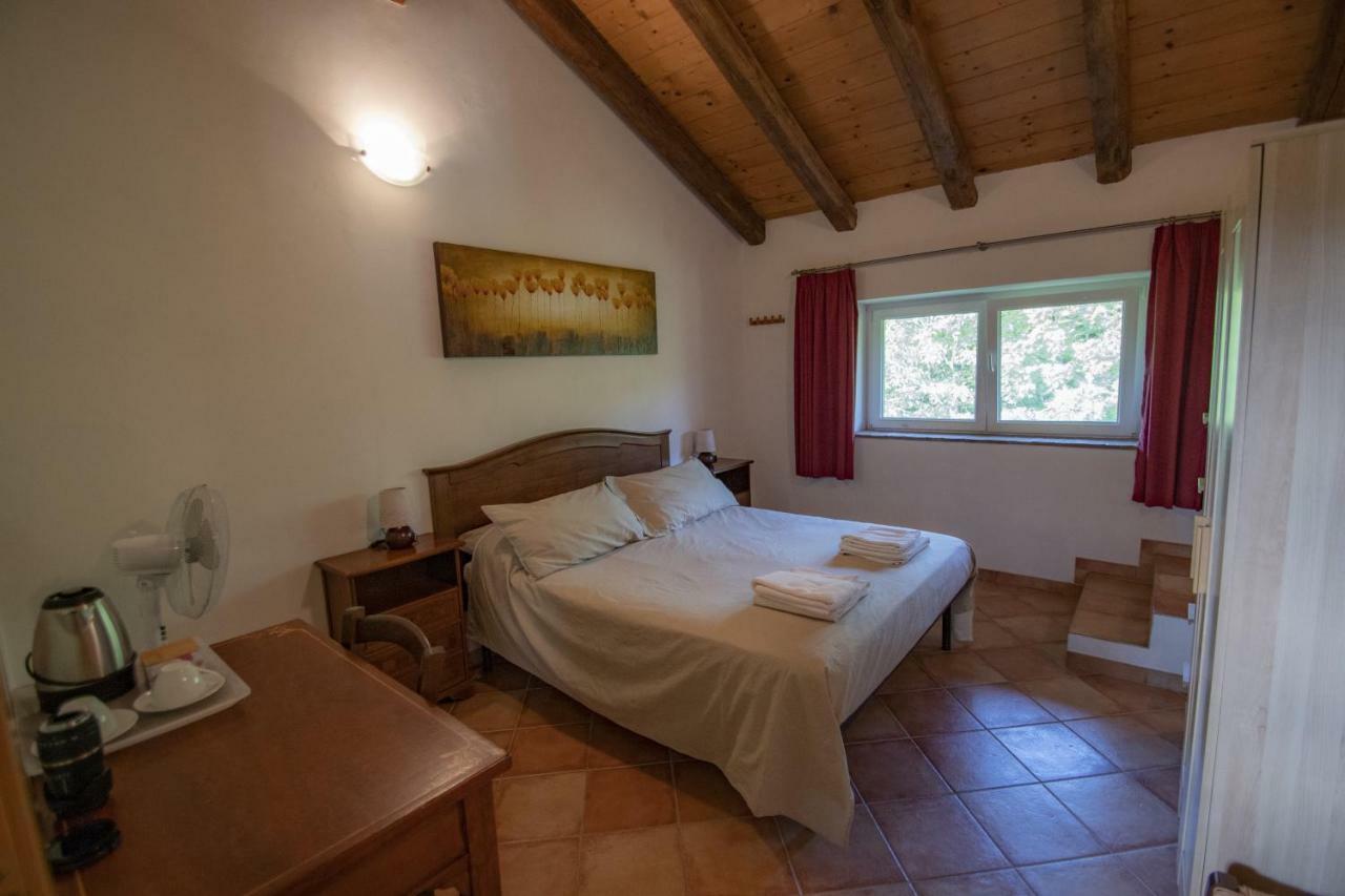 Al Campo Di Sotto Bed & Breakfast Buia Eksteriør billede
